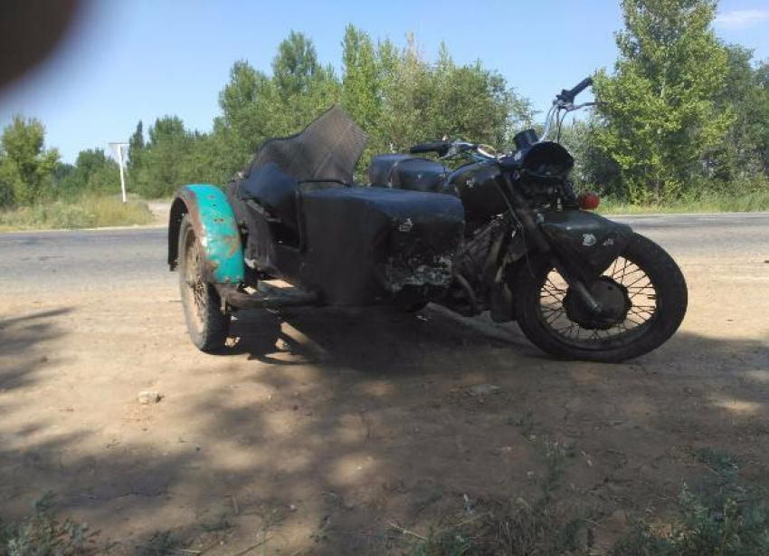 Под Волгоградом пьяный мотоциклист протаранил иномарку