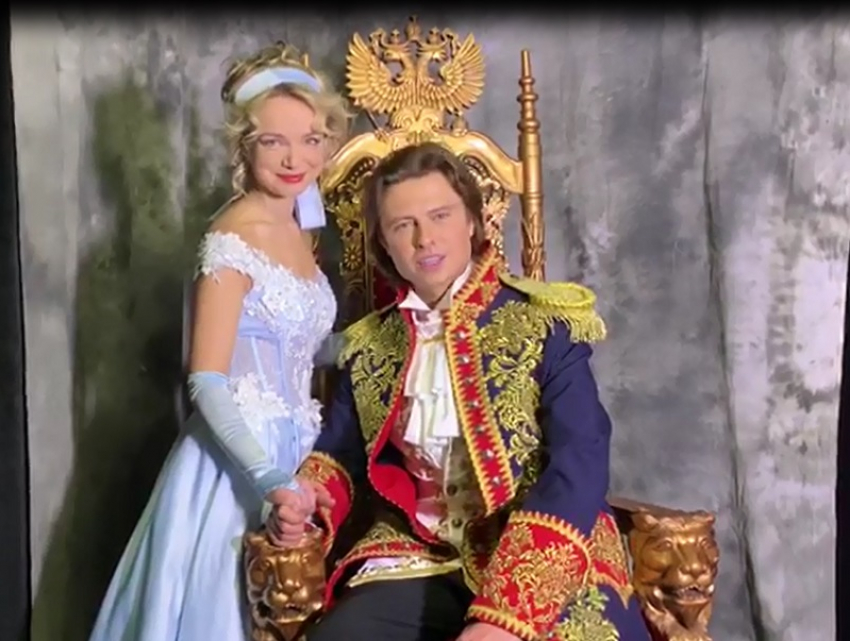 Прохор Шаляпин в образе прекрасного принца снял видеопоздравление для читателей «Блокнота Волгограда"