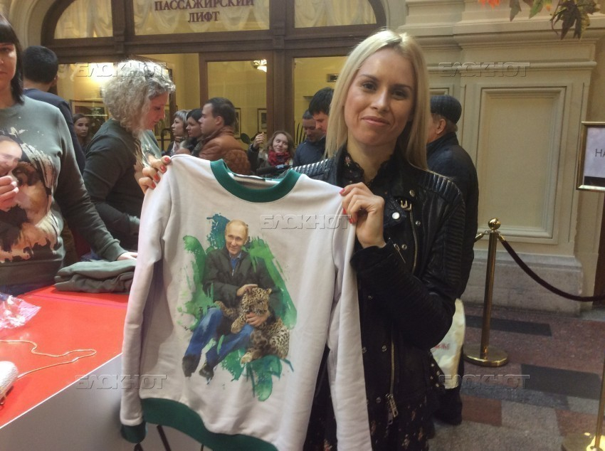 Волгоградские дизайнеры в Москве представили коллекцию толстовок ко дню рождения Путина