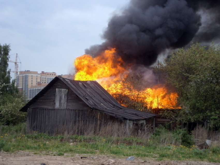 Под Волгоградом 62-летний пенсионер едва не сгорел в собственном доме