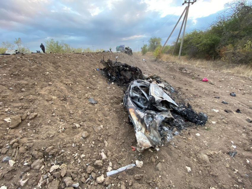 Подробности жуткого ДТП с тремя погибшими и четырьмя пострадавшими в Волгоградской области 