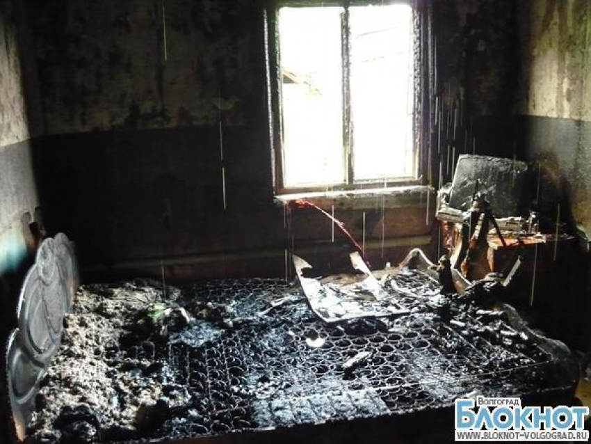 В Волгограде загорелся дом: эвакуировано 12 человек