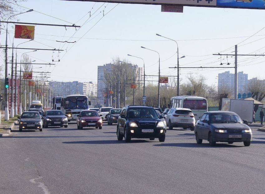 Соединявший юг и север Волгограда маршрут №15а власти сократили в два раза
