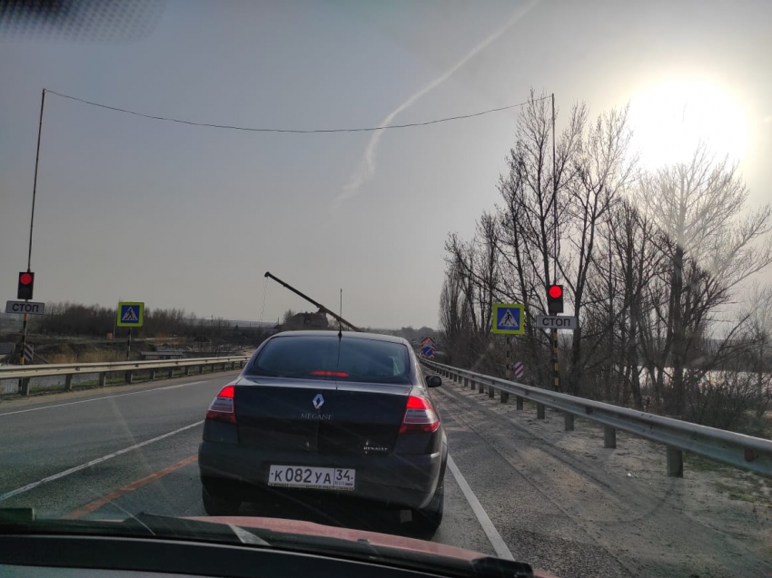 Под Волгоградом на федеральной трассе образовалась многокилометровая пробка