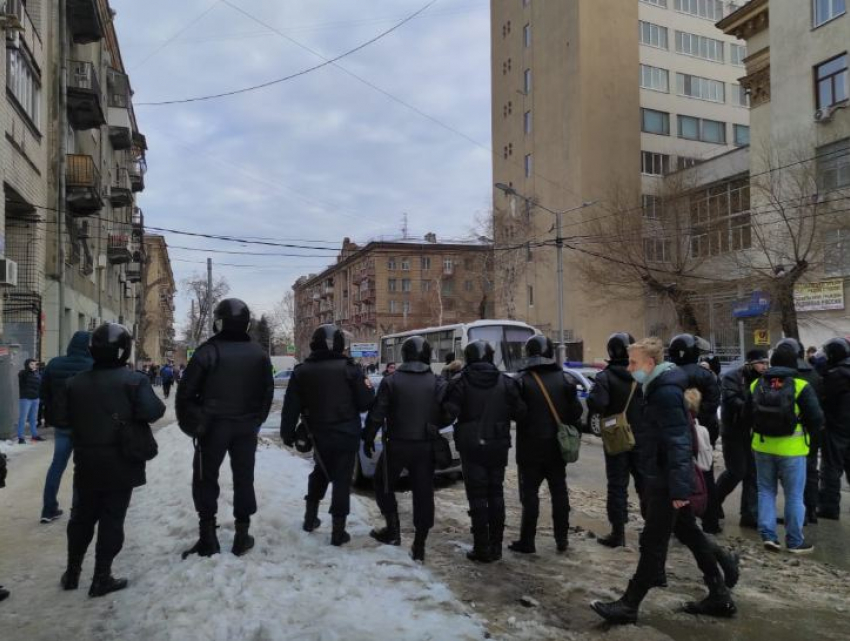  Стало известно число задержанных во время несанкционированного митинга сторонников Навального в Волгограде 