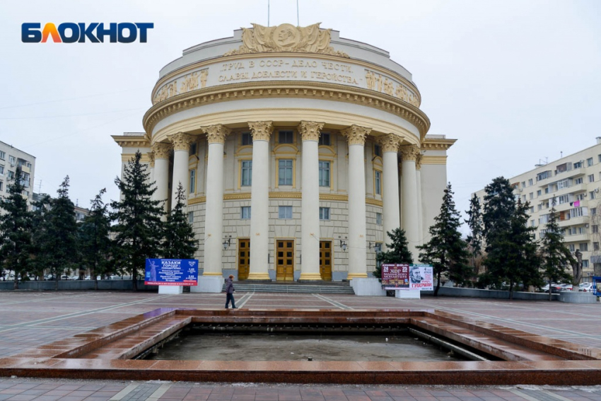 Фонтан построили на месте элитных бань с бассейном в центре Волгограда: как так получилось