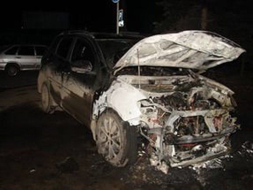 В Волгограде за сутки сгорели Honda и Ford