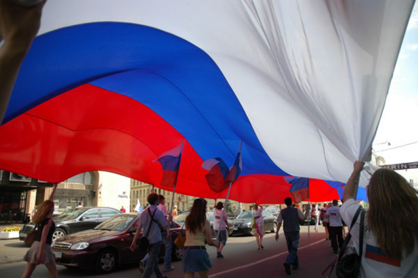 Волгоградская молодежь вынесет на набережную большой российский флаг