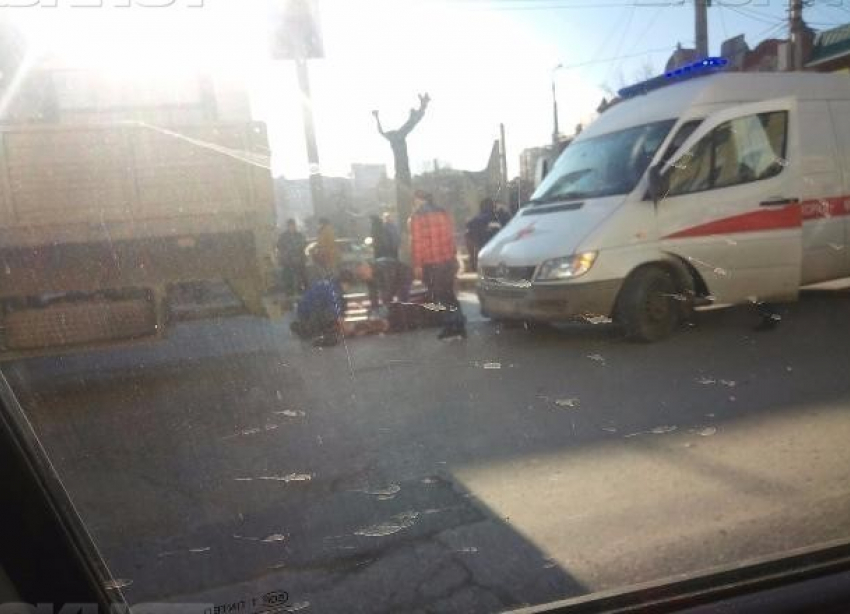 На видео попало смертельное ДТП с МАЗом в Волгограде 