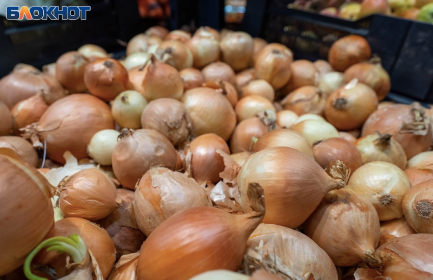Рост цен на лук и морковь грозит России из-за кризиса на волгоградских полях