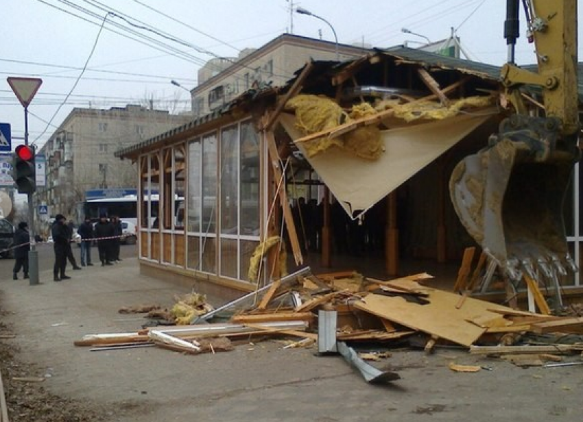 «Дары Армении» в Волгограде вновь возводит незаконную пристройку