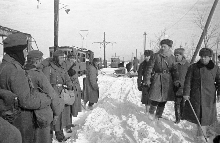 Дамскими муфтами и манто снабдил Гитлер свою замерзающую армию под Сталинградом