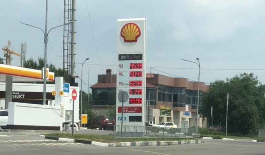 В Волгограде подскочили цены на 92-й и 95-й бензин