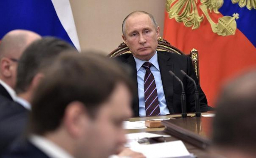 Владимир Путин спасает Волгоградскую область от банкротства