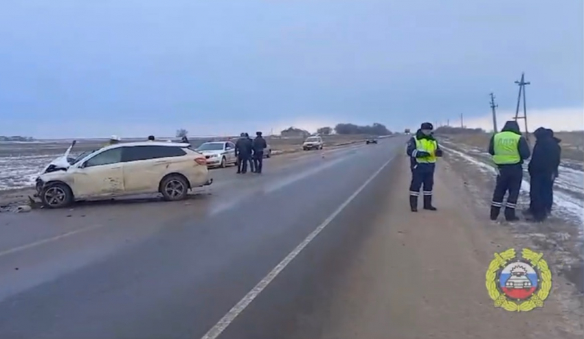 Пассажир мертв, двое в больнице: видео с места ДТП под Волгоградом