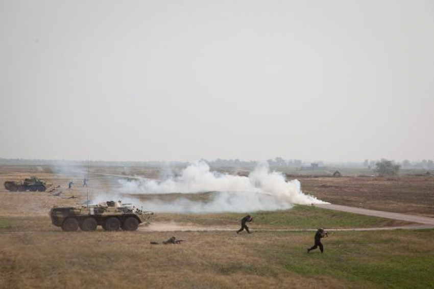 Более 3,5 тысяч военных проводят тактические учения на полигоне под Волгоградом 