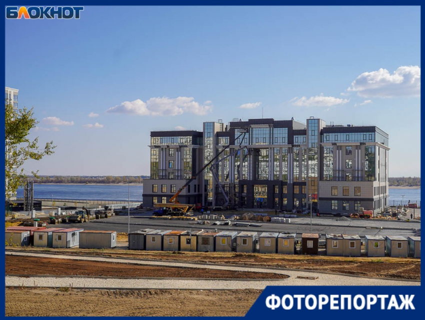 Здание-дворец за полтора миллиарда с шикарным видом на Волгу готовят к новоселью в Волгограде