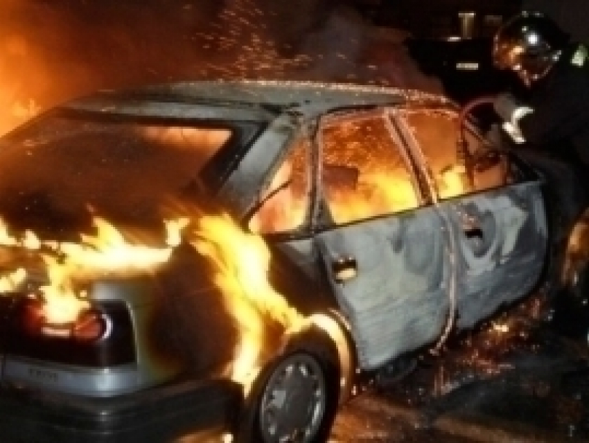 В Волгограде в горящем автомобиле Mercedes пострадал 43-летний мужчина