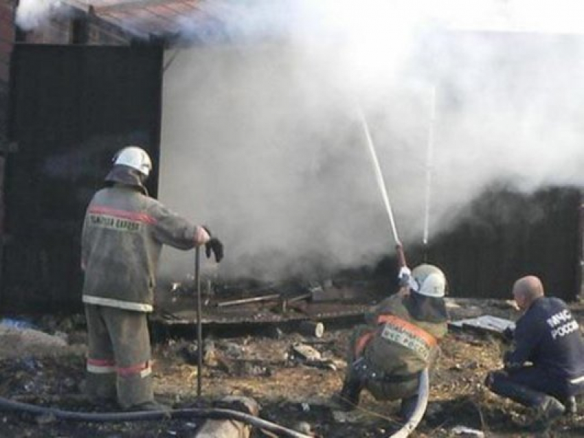В Волгоградской области злоумышленник сжег  гараж вместе с авто 