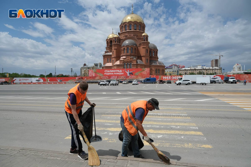 Деньги на ветер: 150 тысяч на украшение башенного крана на время парада в Волгограде улетели в трубу