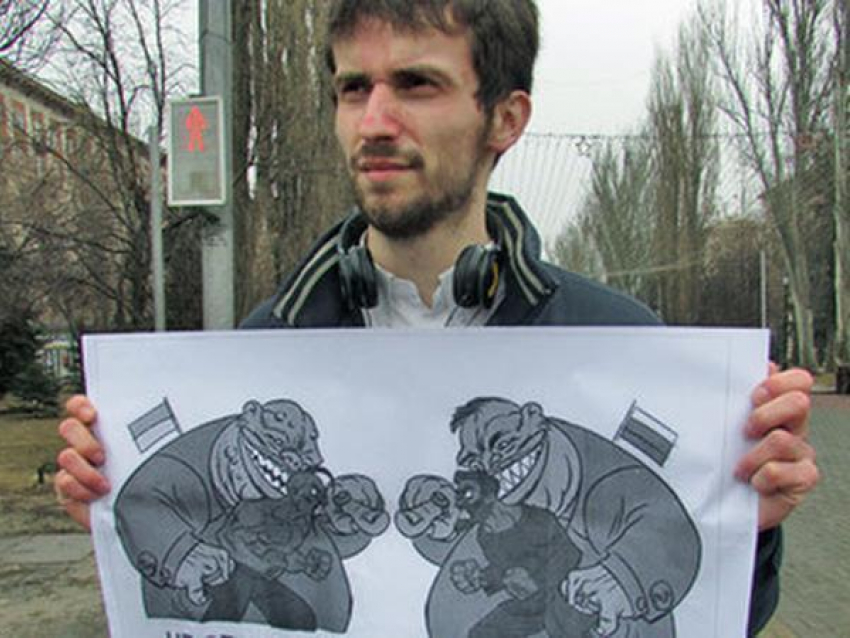 Анархист устроил в Волгограде акцию против войны в Донбассе