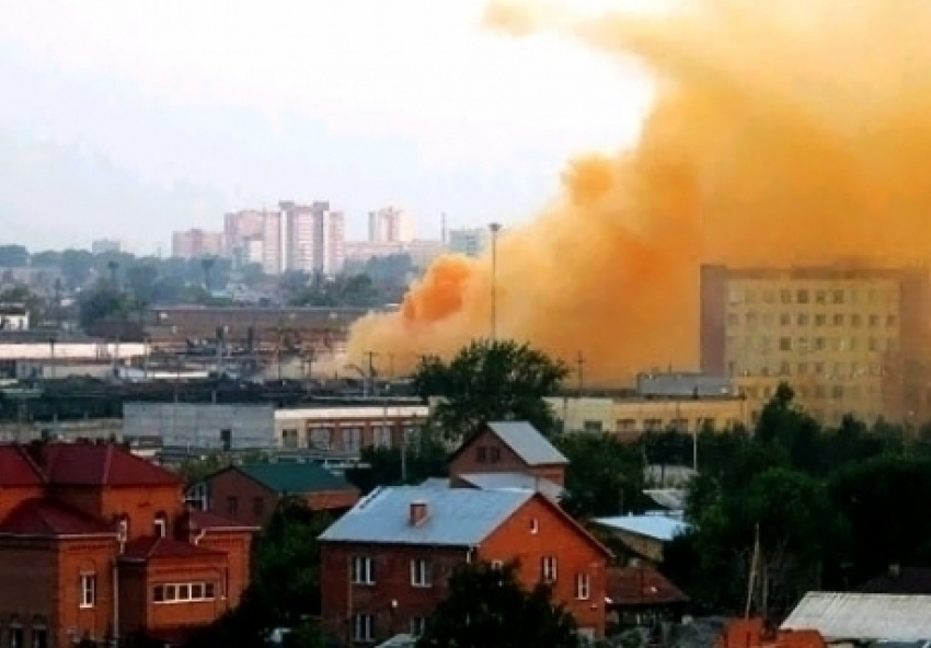 Волгоградцы снова жалуются на химические выбросы в городе