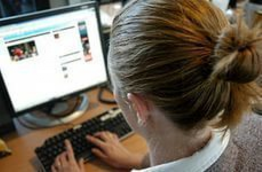 Под Волгоградом заключенный похитил у воспитательницы из Хабаровска 60 тысяч рублей