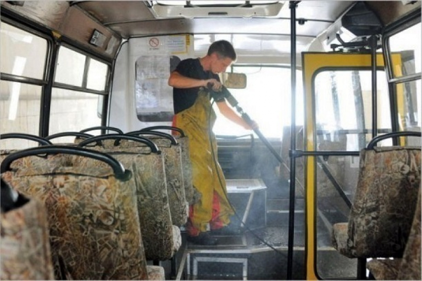 В волгоградских автобусах стали чаще убираться