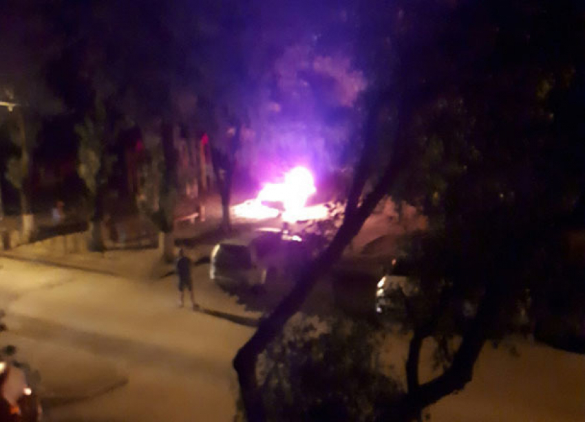 «Шестерка» сгорела в микрорайоне Спартановка в Волгограде