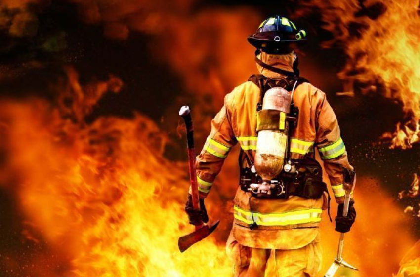 В Волгограде при пожаре в многоэтажке эвакуировали 15 человек