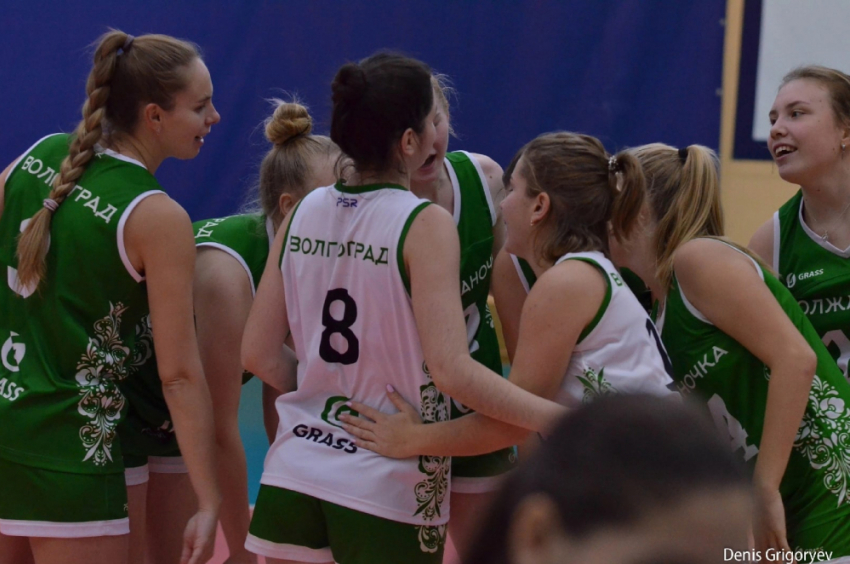 Волгоградские гандболистки вновь проиграли лидерам чемпионата