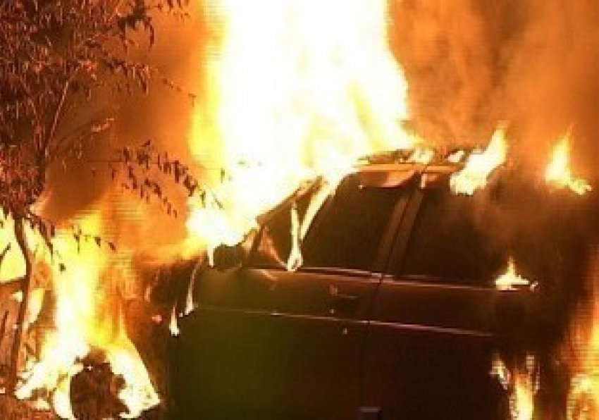 В Волгограде злоумышленники сожгли ночью Nissan и «семерку"