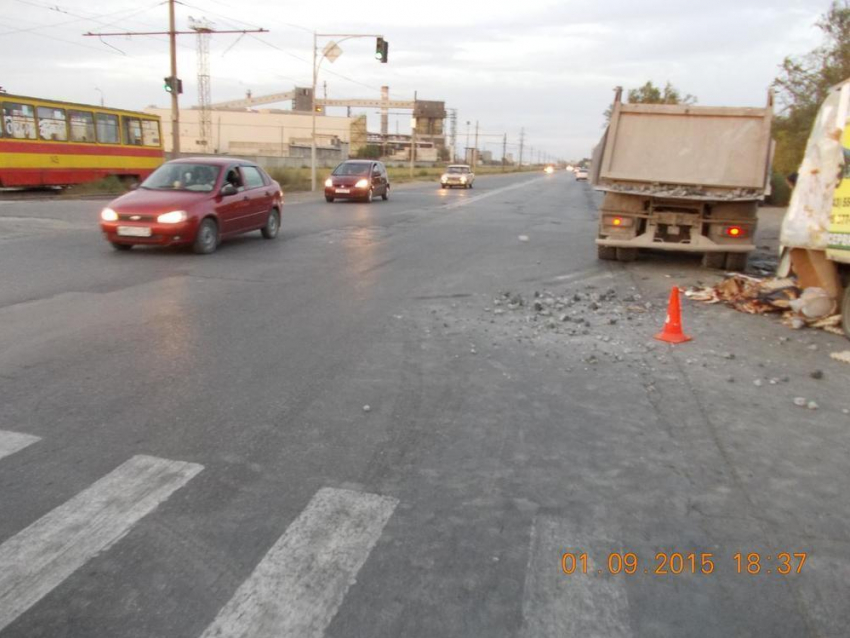 В Волжском столкнулись «КАМАЗ» и «Газель": 1 человек пострадал