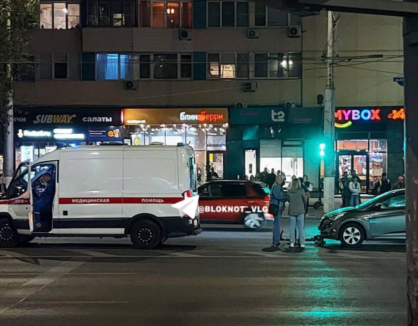 В Волгограде на Краснознаменской сбили электросамокатчика