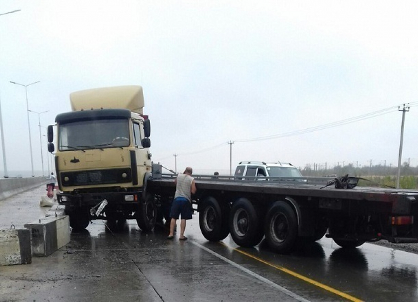 Под Волгоградом две фуры перекрыли трассу на Москву