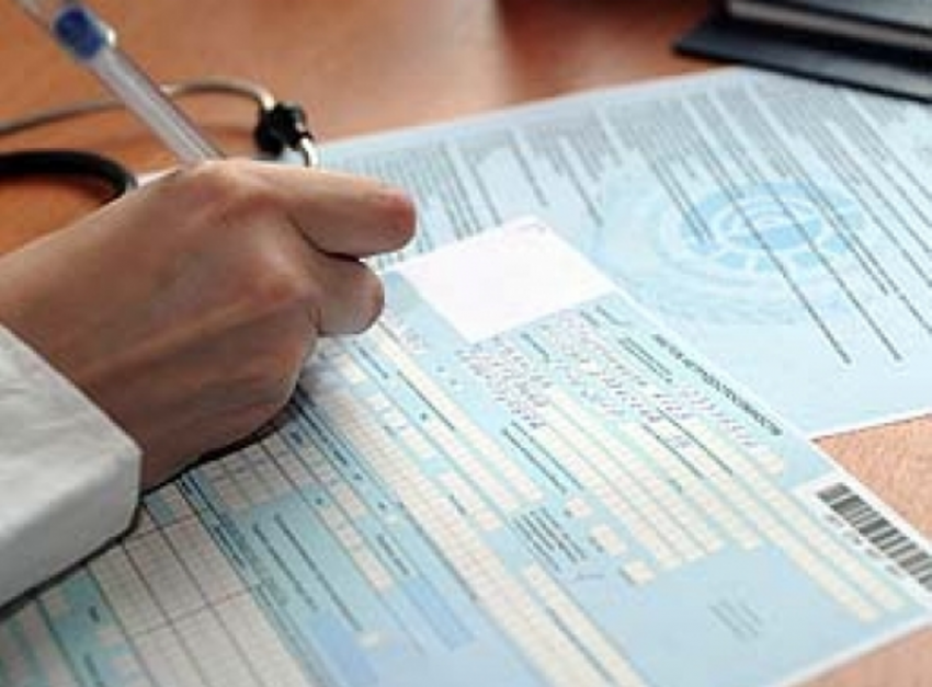 В Волгоградской области терапевт ответит перед судом за торговлю больничными