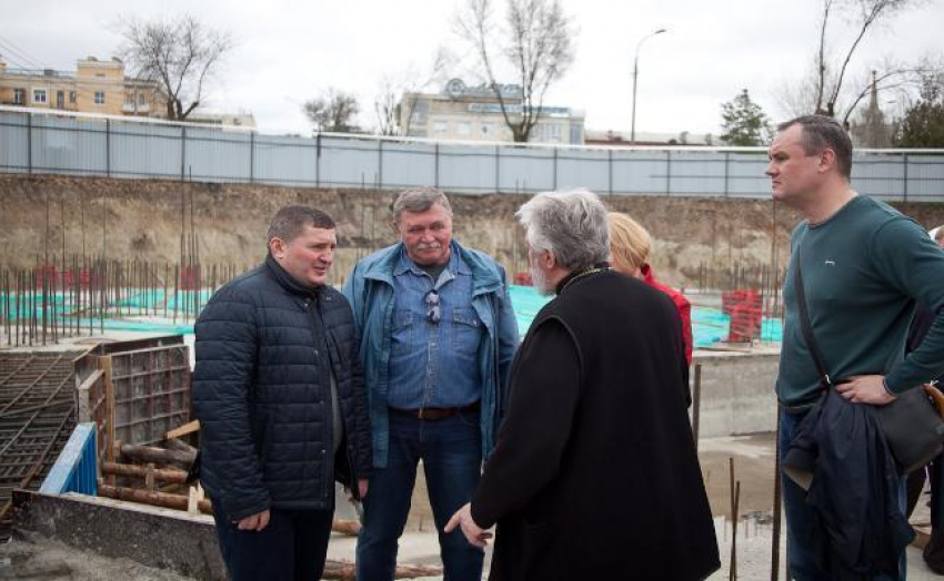 В Волгограде Бочаров и Косолапов обсудили обновление центральной набережной 