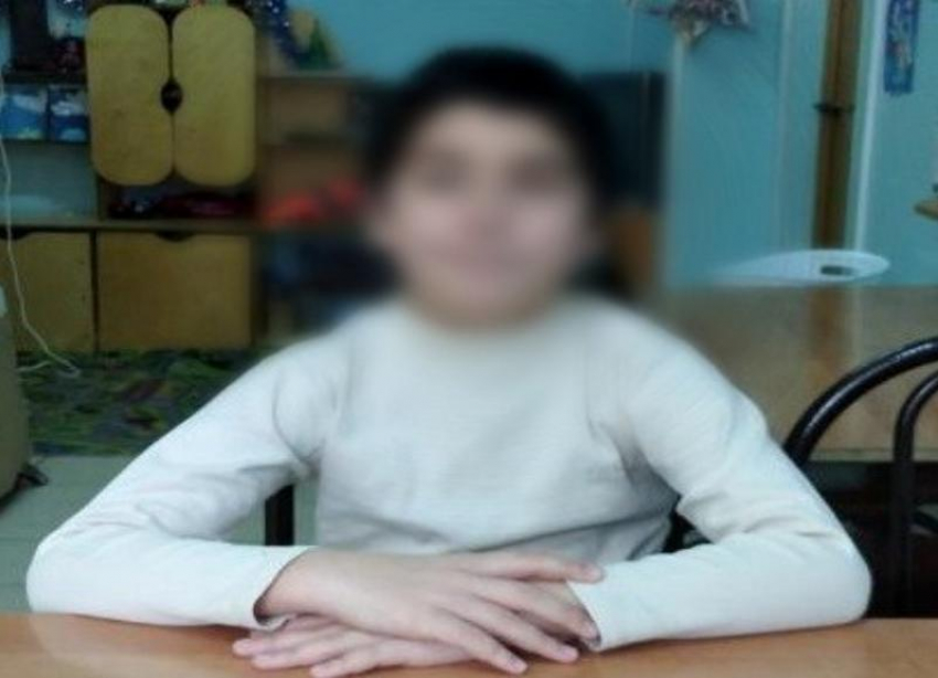 Родителей ищут для 12-летнего мальчика из Волгоградской области, у которого умер дедушка 