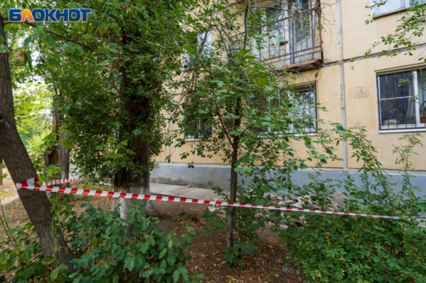 Мужчина умер в реанимации после падения с высоты в Волгограде