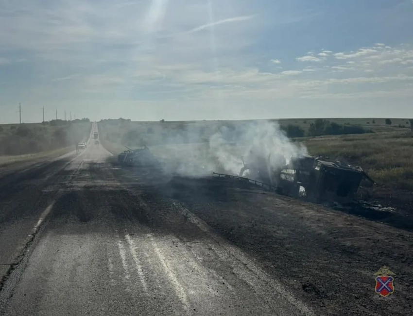 Грузовик с цистерной загорелся на трассе под Волгоградом 