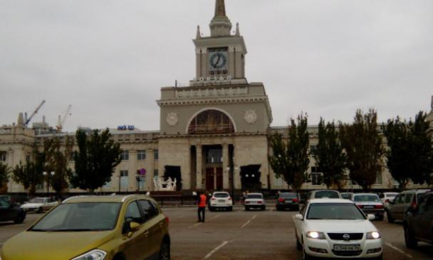 Парковка на Привокзальной площади в Волгограде станет в два раза дешевле