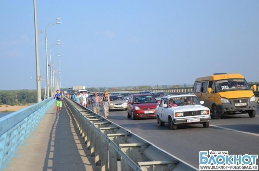Движение на «танцующем» мосту в Волгограде восстановили ближе к ночи
