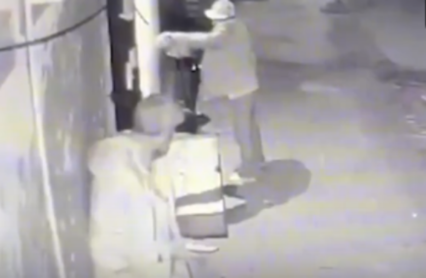 Постоянная посетительница решила сжечь бар в Волгограде: видео