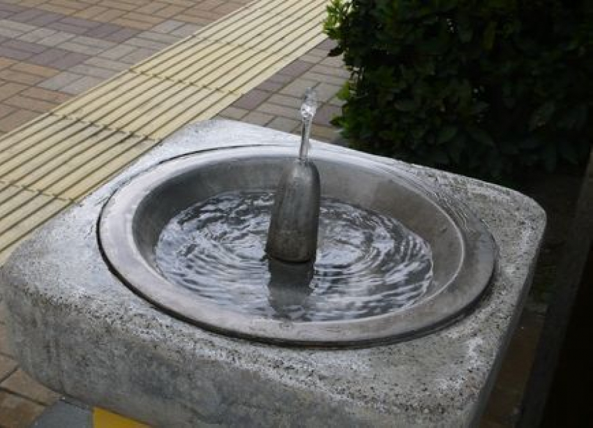 Питьевых фонтанчиков не будет: чиновники отказали волгоградцам из-за безденежья