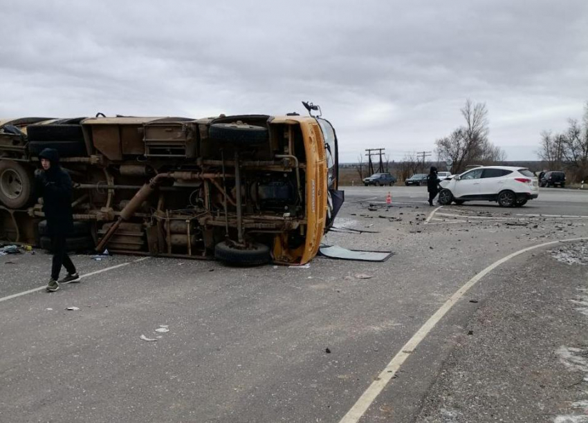 11 пострадавших в крушении школьного автобуса остаются в волгоградских больницах 