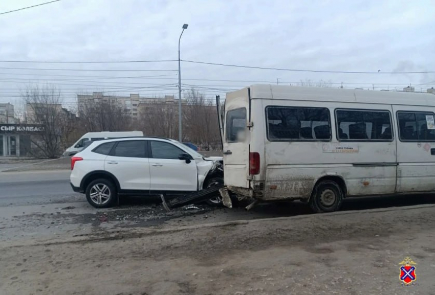 Школьник пострадал в ДТП с маршруткой в Волгограде