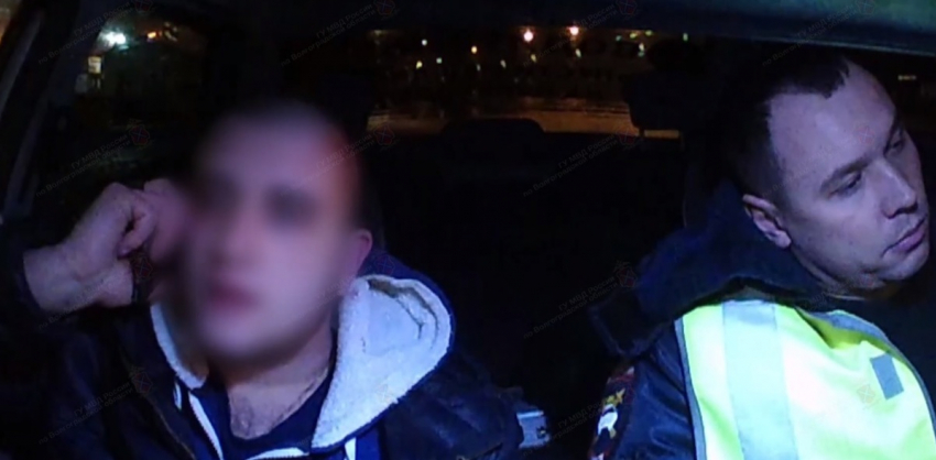 Задержание дерзкого водителя Lada Granta в Волжском сняли на видео