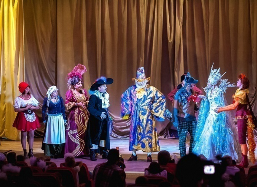 Котельниковским первоклассникам подарили встречу со сказкой