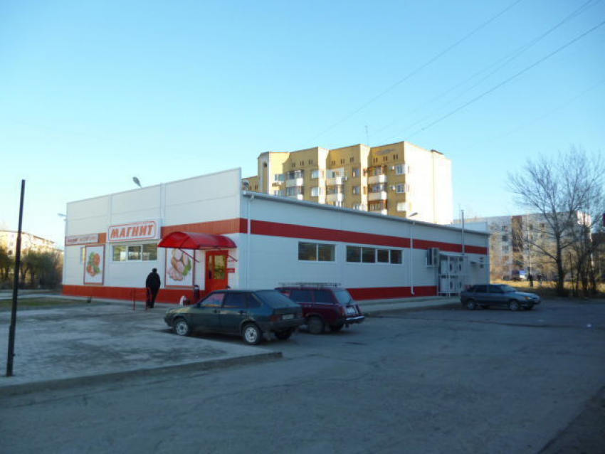 В Волжском кладовщик «Магнита» на парковке сбил 29-летнего пешехода