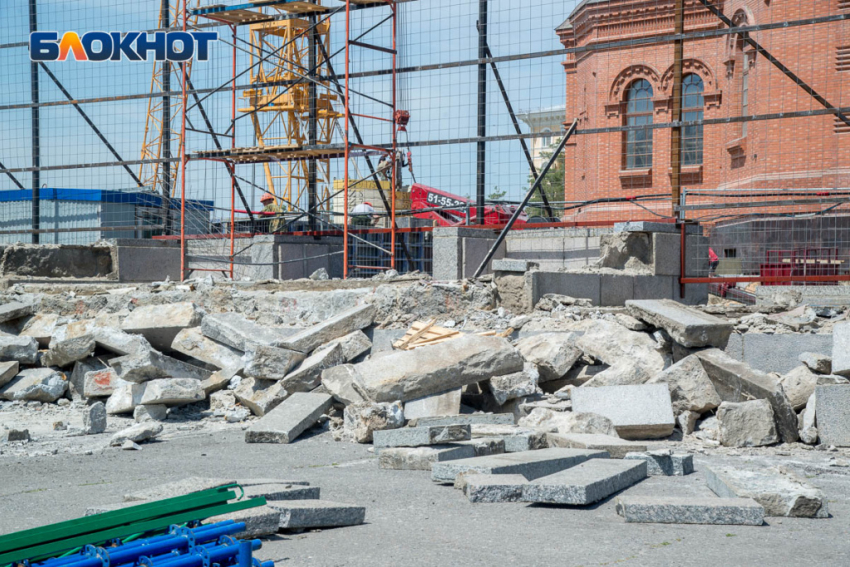 «Совершенно бессмысленное уничтожение»: общественность шокирована сносом гранитных трибун в Волгограде